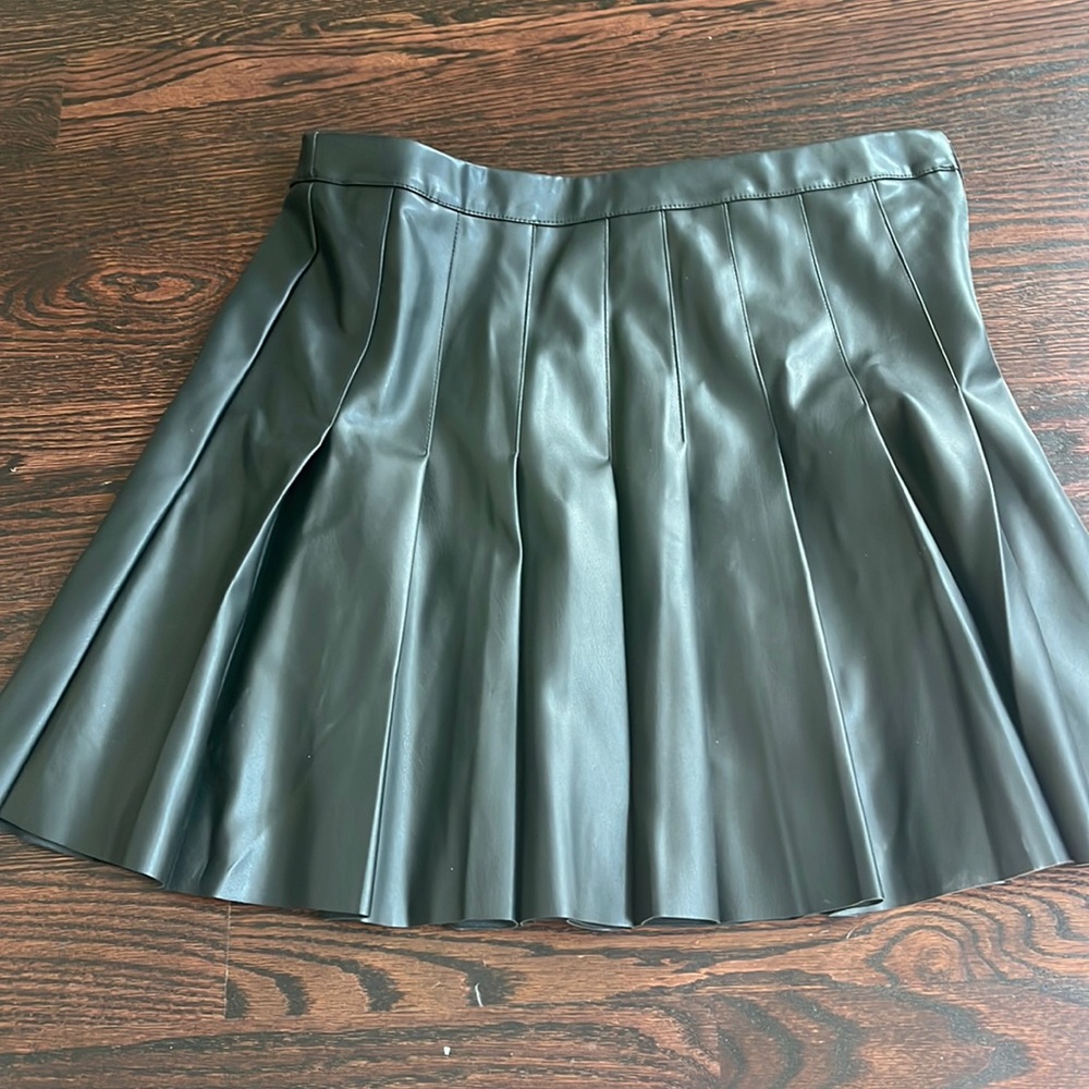 Pleated vegan leather skirt